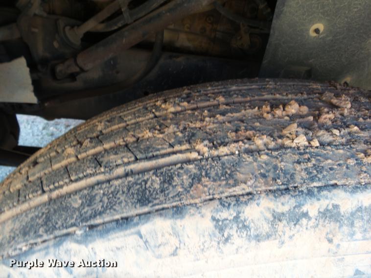 image for item DB7342 1990 International 8300 fertilizer tender truck