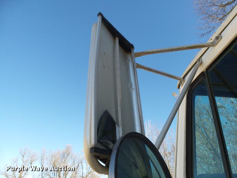 image for item DB7342 1990 International 8300 fertilizer tender truck