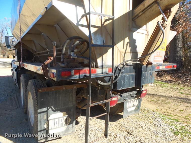 image for item DB7342 1990 International 8300 fertilizer tender truck