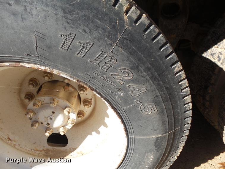 image for item DB7342 1990 International 8300 fertilizer tender truck