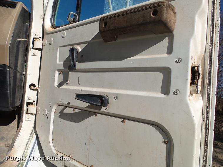 image for item DB7342 1990 International 8300 fertilizer tender truck