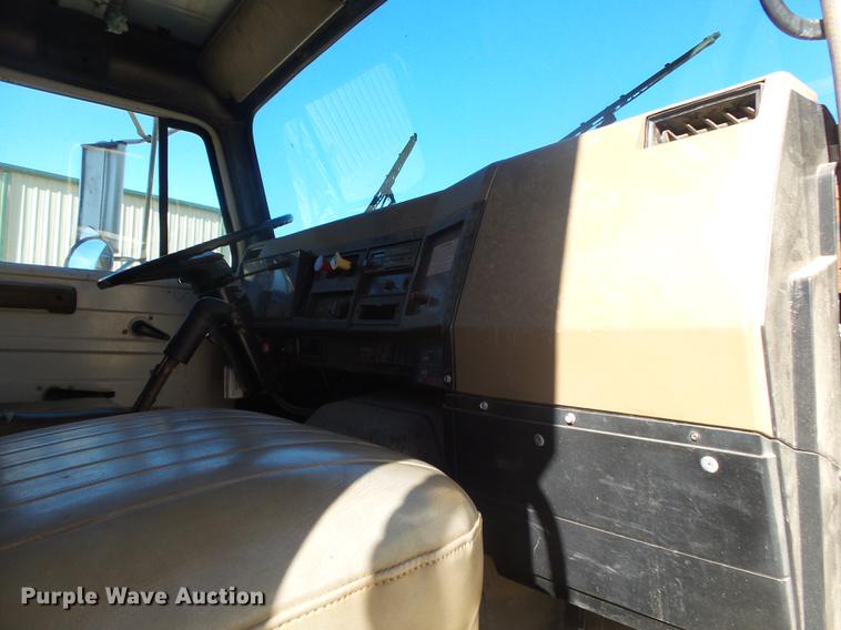 image for item DB7342 1990 International 8300 fertilizer tender truck