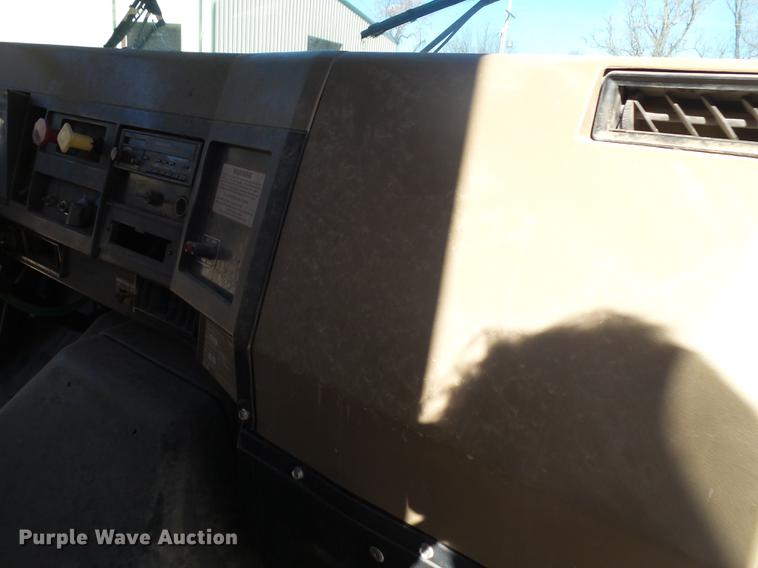 image for item DB7342 1990 International 8300 fertilizer tender truck