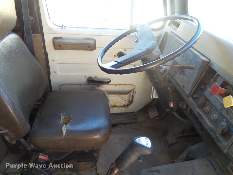 image for item DB7342 1990 International 8300 fertilizer tender truck