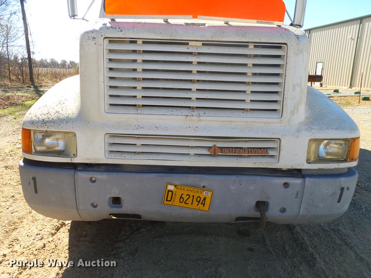 image for item DB7342 1990 International 8300 fertilizer tender truck