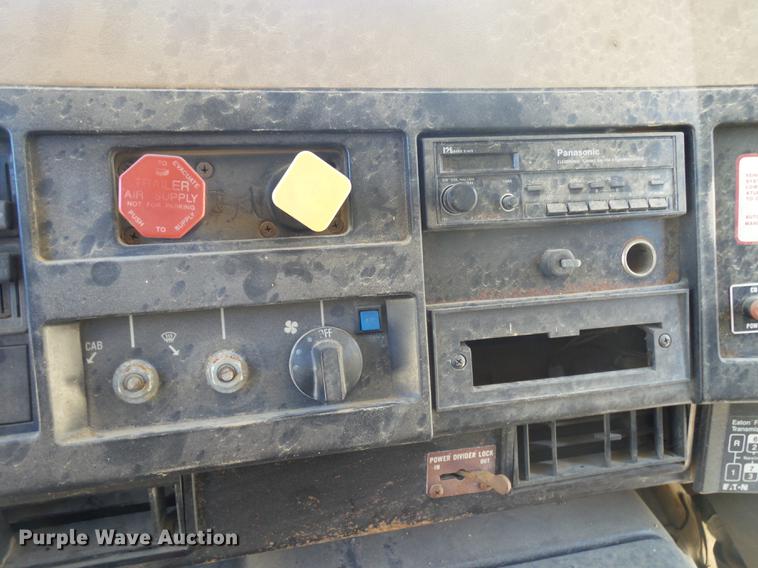 image for item DB7342 1990 International 8300 fertilizer tender truck