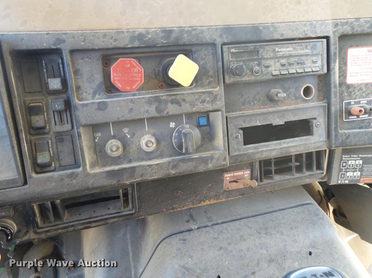 image for item DB7342 1990 International 8300 fertilizer tender truck