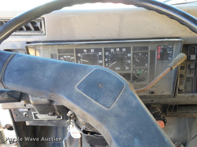 image for item DB7342 1990 International 8300 fertilizer tender truck