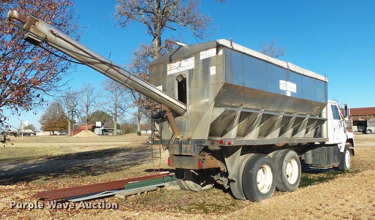 image for item DB7343 1988 International S2200 fertilizer tender truck