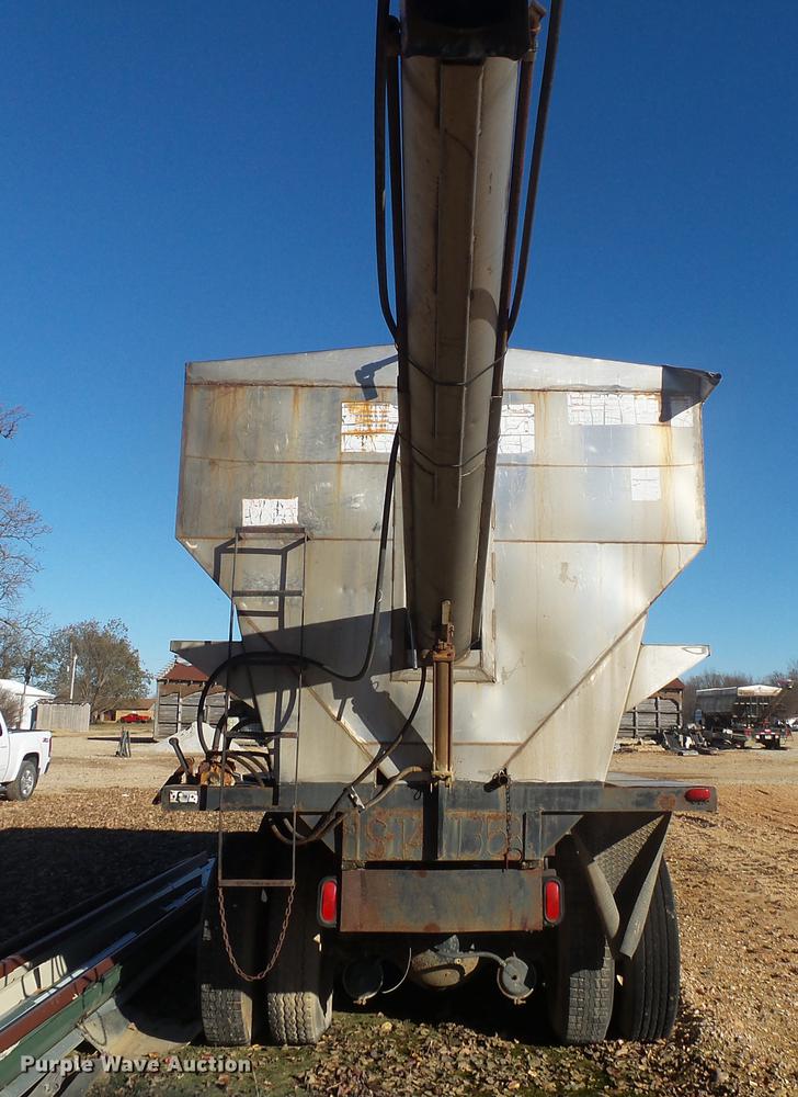 image for item DB7343 1988 International S2200 fertilizer tender truck