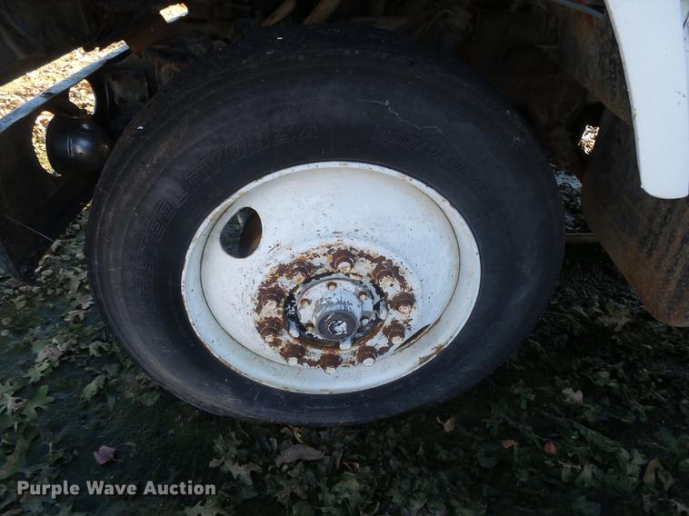 image for item DB7343 1988 International S2200 fertilizer tender truck