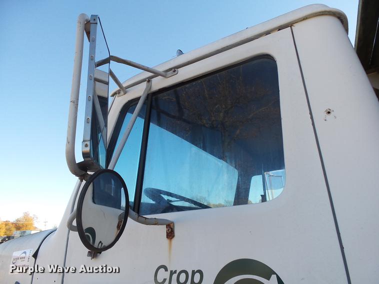 image for item DB7343 1988 International S2200 fertilizer tender truck