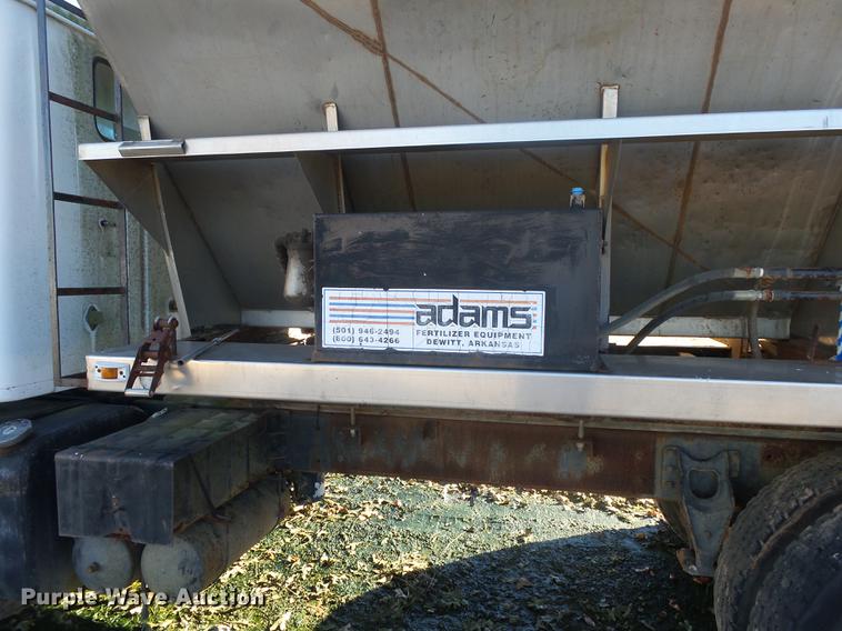 image for item DB7343 1988 International S2200 fertilizer tender truck