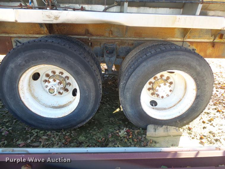 image for item DB7343 1988 International S2200 fertilizer tender truck