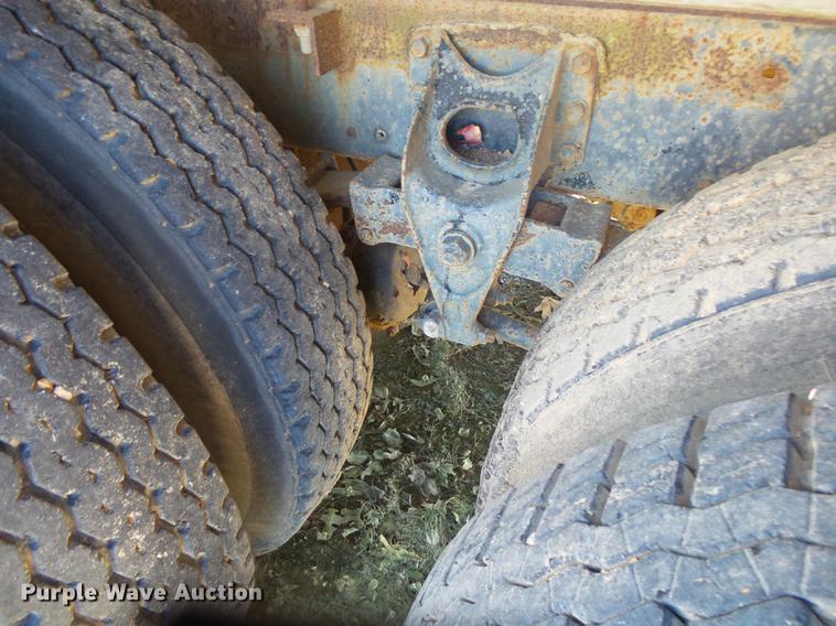 image for item DB7343 1988 International S2200 fertilizer tender truck