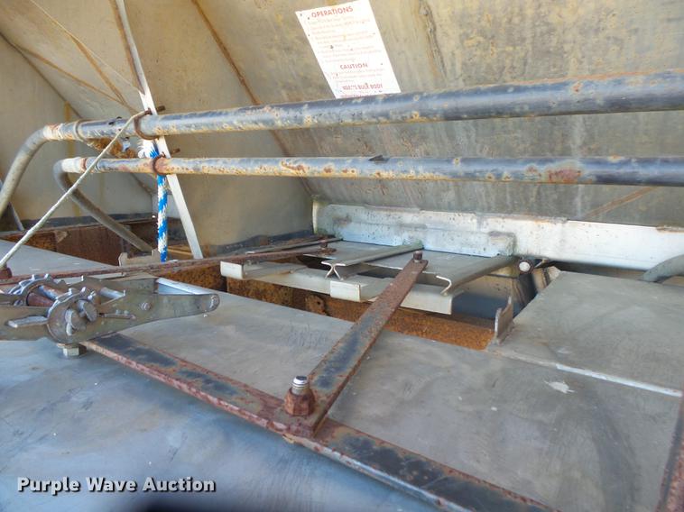 image for item DB7343 1988 International S2200 fertilizer tender truck