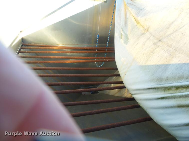 image for item DB7343 1988 International S2200 fertilizer tender truck