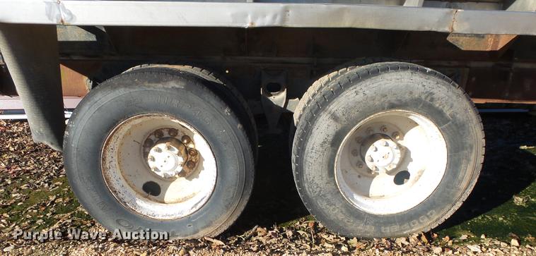 image for item DB7343 1988 International S2200 fertilizer tender truck