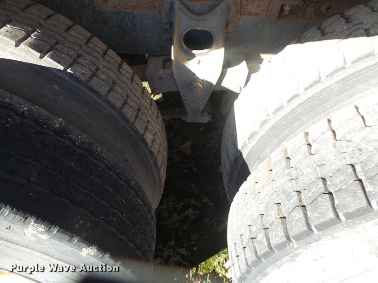 image for item DB7343 1988 International S2200 fertilizer tender truck