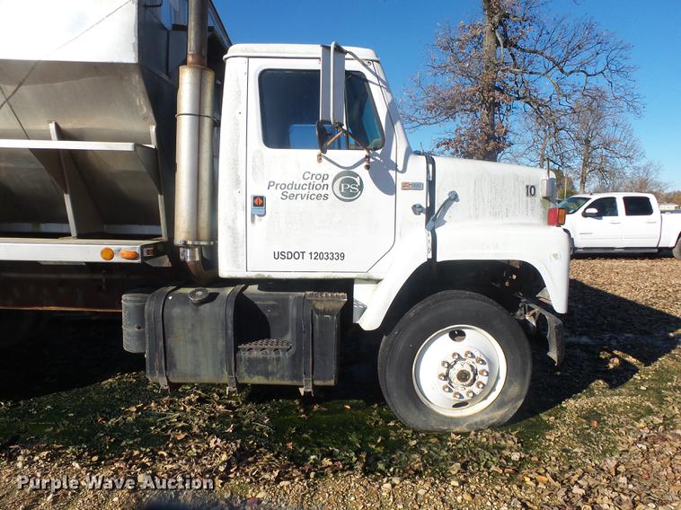 image for item DB7343 1988 International S2200 fertilizer tender truck