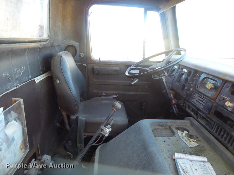 image for item DB7343 1988 International S2200 fertilizer tender truck