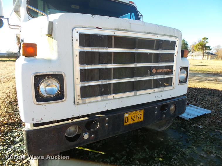 image for item DB7343 1988 International S2200 fertilizer tender truck