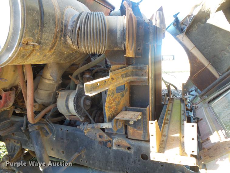 image for item DB7343 1988 International S2200 fertilizer tender truck