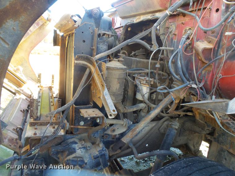 image for item DB7343 1988 International S2200 fertilizer tender truck