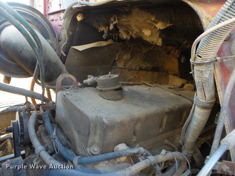 image for item DB7343 1988 International S2200 fertilizer tender truck