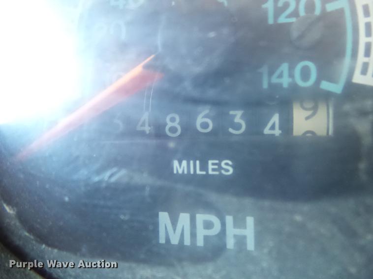 image for item DB7343 1988 International S2200 fertilizer tender truck