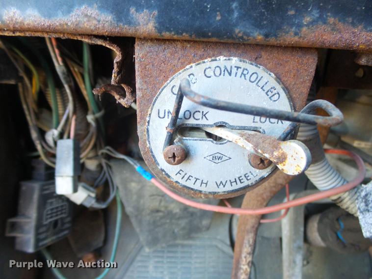 image for item DB7343 1988 International S2200 fertilizer tender truck