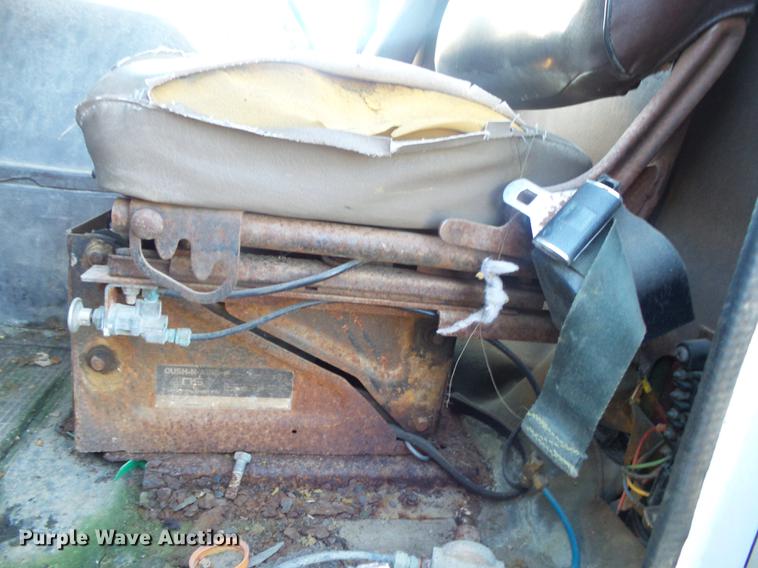 image for item DB7343 1988 International S2200 fertilizer tender truck