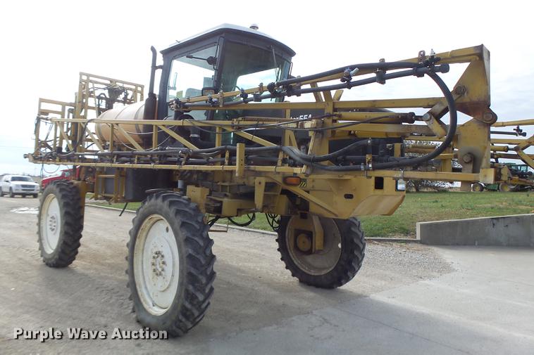 image for item DB9905 1997 Rogator 554 self-propelled sprayer