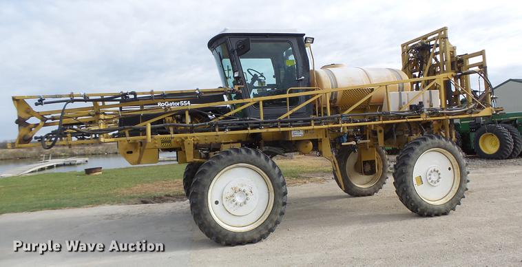 image for item DB9905 1997 Rogator 554 self-propelled sprayer