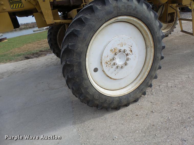 image for item DB9905 1997 Rogator 554 self-propelled sprayer