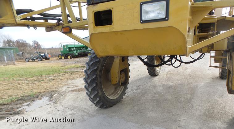 image for item DB9905 1997 Rogator 554 self-propelled sprayer
