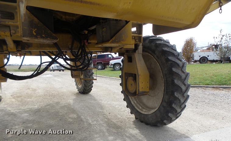 image for item DB9905 1997 Rogator 554 self-propelled sprayer