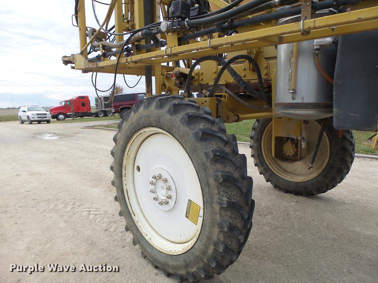 image for item DB9905 1997 Rogator 554 self-propelled sprayer