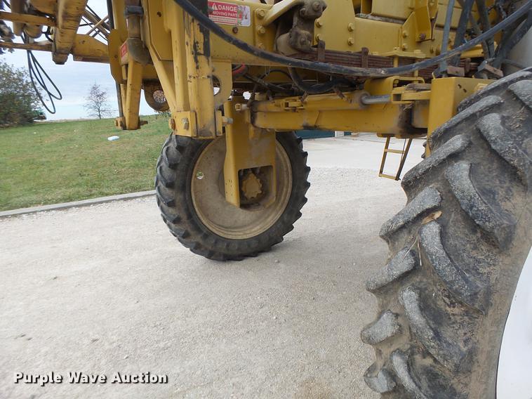 image for item DB9905 1997 Rogator 554 self-propelled sprayer