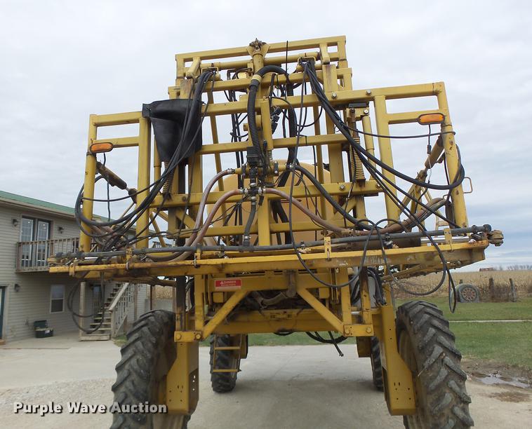 image for item DB9905 1997 Rogator 554 self-propelled sprayer
