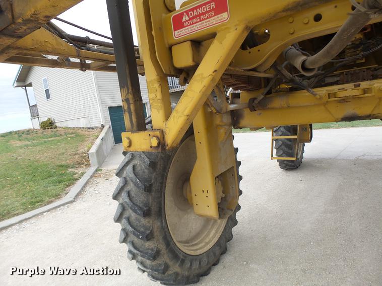image for item DB9905 1997 Rogator 554 self-propelled sprayer