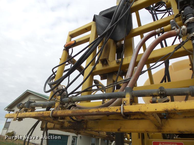 image for item DB9905 1997 Rogator 554 self-propelled sprayer