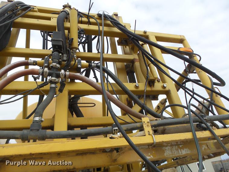 image for item DB9905 1997 Rogator 554 self-propelled sprayer