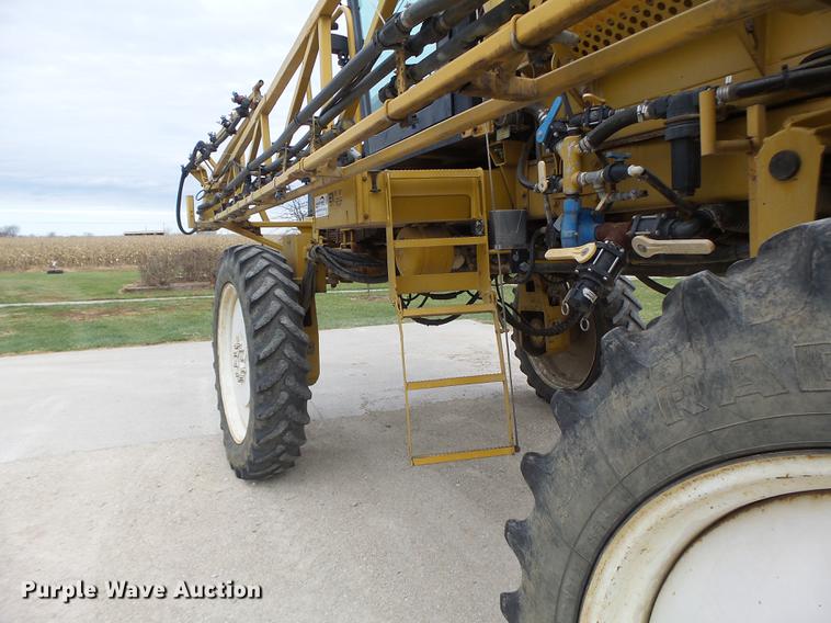 image for item DB9905 1997 Rogator 554 self-propelled sprayer