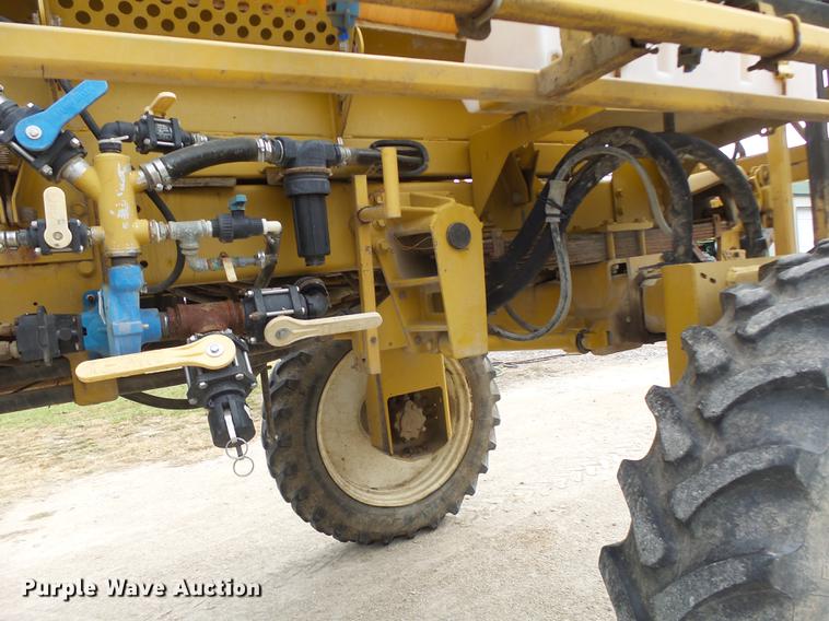 image for item DB9905 1997 Rogator 554 self-propelled sprayer