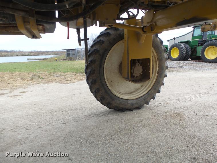 image for item DB9905 1997 Rogator 554 self-propelled sprayer