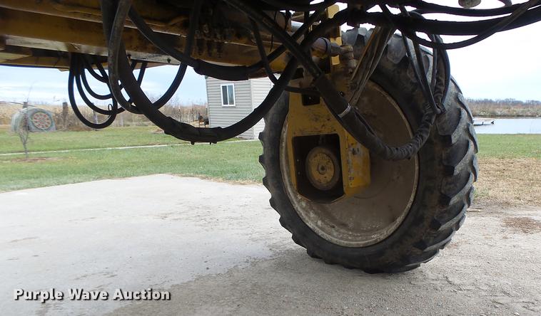 image for item DB9905 1997 Rogator 554 self-propelled sprayer