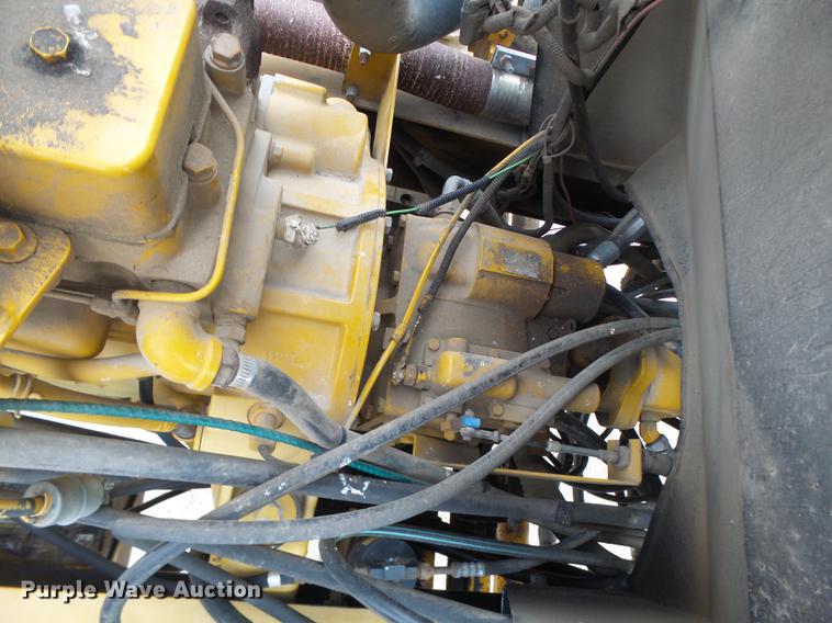 image for item DB9905 1997 Rogator 554 self-propelled sprayer