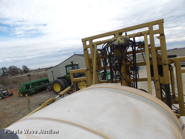 image for item DB9905 1997 Rogator 554 self-propelled sprayer