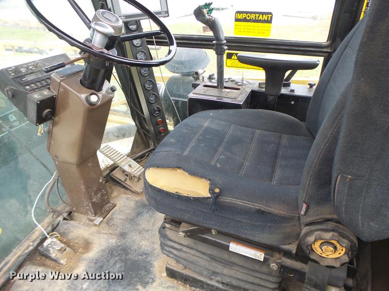 image for item DB9905 1997 Rogator 554 self-propelled sprayer